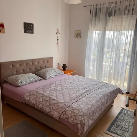Apartmán Flower And Flat Next To Centar Of